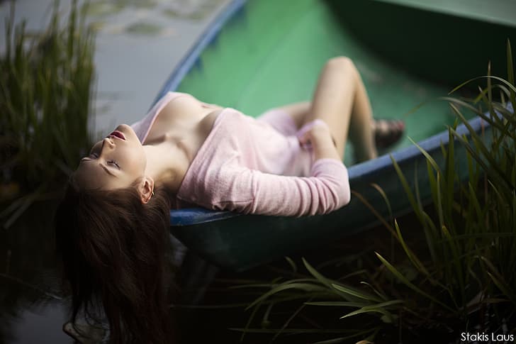 الصدر ، القارب ، الفتاة ، الكذب ، ستاكيس لاوس ، ألينا كورتيز، خلفية HD