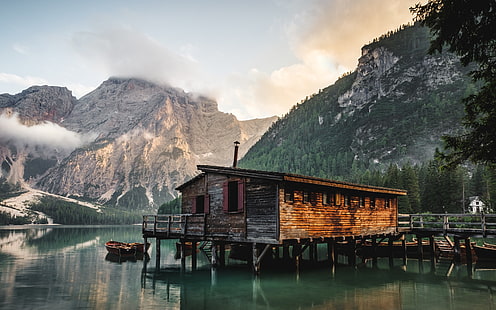 cabine et plan d'eau, arbres, eau, maison, Italie, Tyrol du Sud, bateau, montagnes, lac Pragser, HDR, nuages, reflet, paysage, lac, Fond d'écran HD HD wallpaper