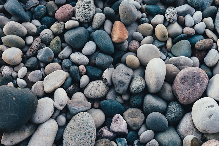 grauer, orangefarbener und schwarzer Kieselstein, Steine, Meer, Kieselstein, HD-Hintergrundbild