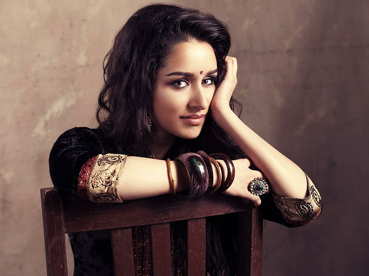 Shraddha Kapoo, braune Armreifen für Frauen, Berühmtheit, Shraddha-Kapoo, Schauspielerin, Menschen, HD-Hintergrundbild