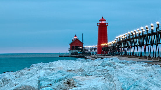 rotes und weißes konkretes Gebäude, Leuchtturm, Meer, Küste, Felsen, HD-Hintergrundbild HD wallpaper