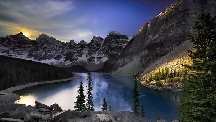 природа пейзаж гора Канада Альберта снег зима деревья лес вода озеро солнце облака сосны камень лед лед восход холм отражение замерзшее озеро, HD обои