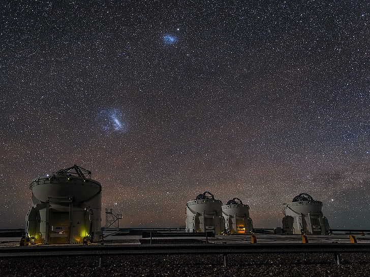 quatro máquinas de metal cinza, observatório, noite estrelada, Chile, deserto de Atacama, universo, espaço, galáxia, luzes, natureza, paisagem, HD papel de parede