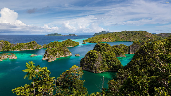 Raja Ampat Indonesia เขตร้อนที่แปลกใหม่หมู่เกาะมหาสมุทรต้นปาล์มท้องฟ้าสีฟ้าเมฆภูมิทัศน์วอลล์เปเปอร์ HD 3840 × 21600, วอลล์เปเปอร์ HD