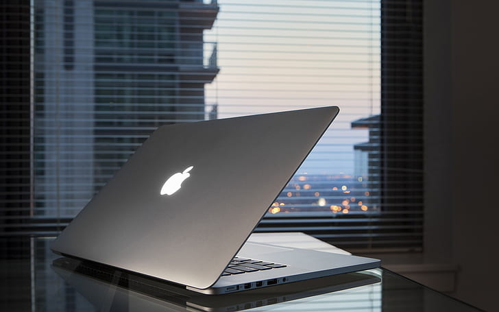 Apple MacBook en escritorio, edificio, computadora portátil, MacBook Pro, Fondo de pantalla HD