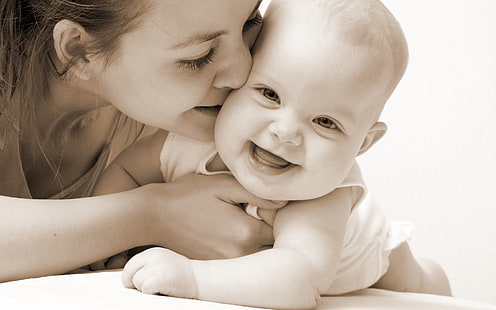 camisa branca do bebê, criança, mãe, felicidade, humor, amor, emoção, branco preto, HD papel de parede HD wallpaper