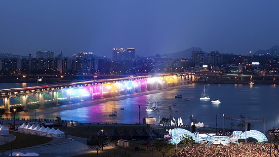 Река Хан, мост, радуга освещения, ночь, Сеул, Южная Корея, белые и черные лодки, Река Хан, мост, радуга, освещение, ночь, Сеул, Юг, Корея, HD обои HD wallpaper