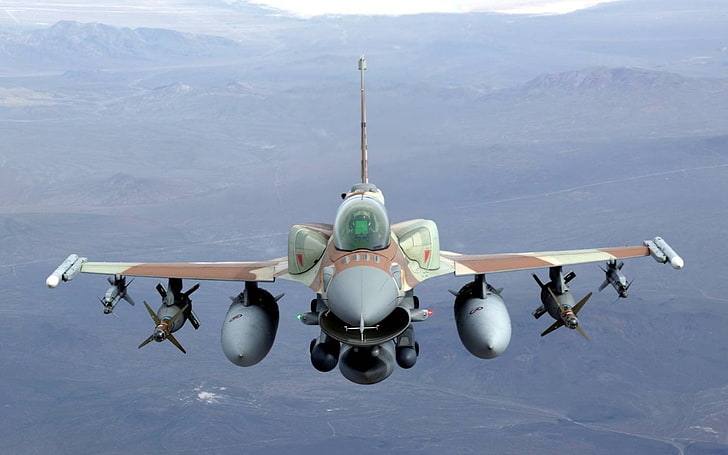 реактивный истребитель серо-коричневого цвета, Fighting Falcon, Jet, F16, бомбы, ракеты класса 