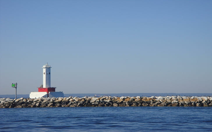 Lighthouse Off Of Mackinac Isl, white light house, architecture, lake, lighthouses, pier, beautiful, animals, HD wallpaper