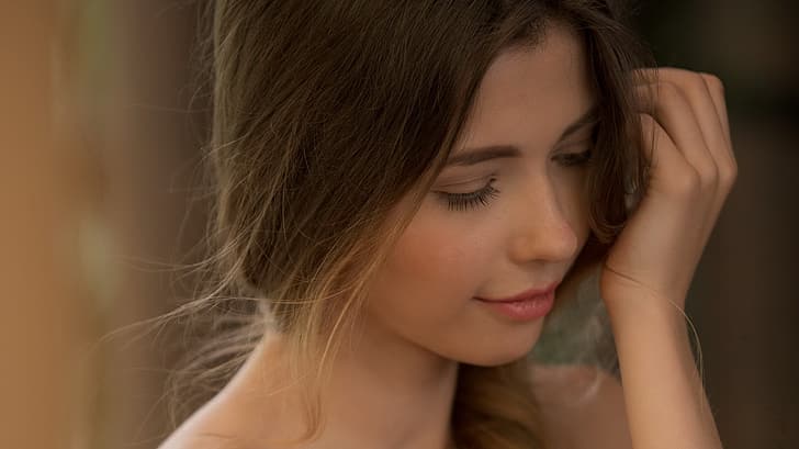 Mila Azul, Model, Hände im Haar, roter Lippenstift, HD-Hintergrundbild