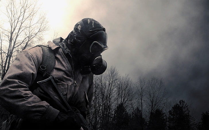 mężczyzna w masce gazowej i brązowym garniturze, wojna, maska, maski weneckie, maski gazowe, Tapety HD