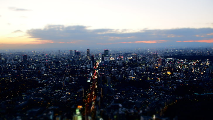 灰色の雲、日没、東京、日本、都市、ティルトシフト中に澄んだ空の下で都市の建物の図、 HDデスクトップの壁紙