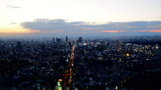 灰色の雲、日没、東京、日本、都市、ティルトシフト中に澄んだ空の下で都市の建物の図、 HDデスクトップの壁紙 HD wallpaper