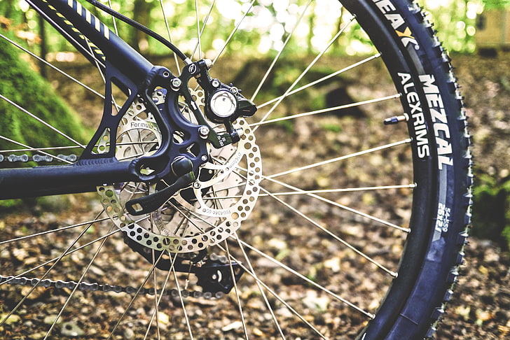 bicycle, bike, blur, brake, chain, cycle, cycling, dirt, disc, equipment, forest, gear, grass, hobby, leisure, mountain, off-road, road, HD wallpaper