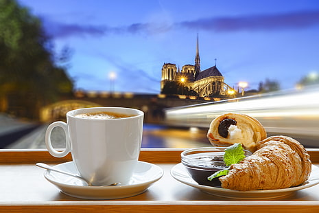 croissant e copo cerâmico branco, Paris, café, café da manhã, catedral, França, Nossa Senhora, xícara, geléia, crescente, croissant, HD papel de parede HD wallpaper