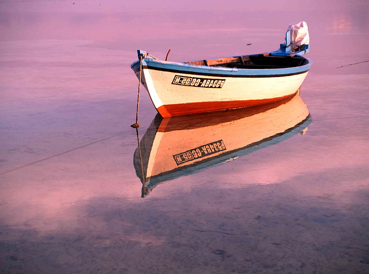 Dhoni Reflection, white and red canoe, Nature, Beach, Beautiful, Water, Photography, Boat, Reflection, dhoni, HD wallpaper