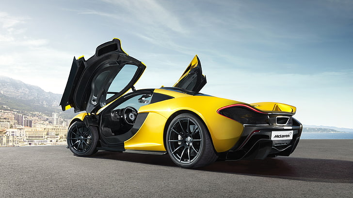 жълт McLaren P1, жълт спортен паркинг върху бетонна настилка, McLaren P1, жълти автомобили, кола, превозно средство, HD тапет