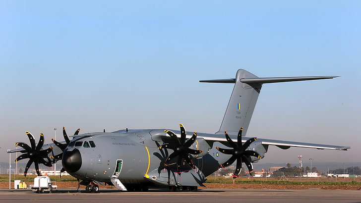 Airbus A400M Atlas, samoloty wojskowe, samoloty, pas startowy, Tapety HD