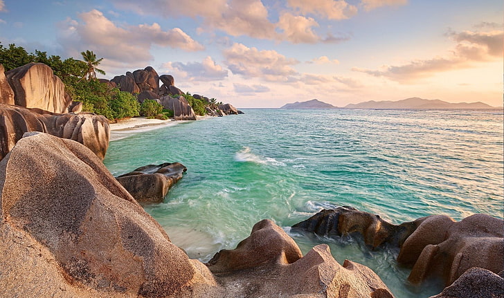 кафяви скали, Сейшелски острови, скала, палми, плаж, залез, тропически, море, лято, природа, пейзаж, HD тапет