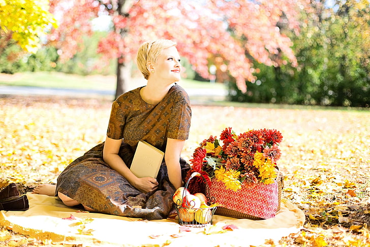 autumn, fall, girl, leisure, outdoors, picnic, pretty, reading, vintage, woman, young woman, HD wallpaper