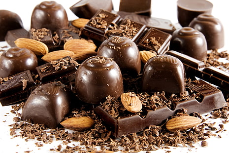 cioccolatini e mandorle noci, cioccolato, dolci, patatine, caramelle, Sfondo HD HD wallpaper
