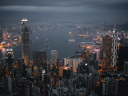 تصوير جوي لمبنى شاهق ، مدينة ليلية ، ناطحات سحاب ، أضواء المدينة ، هونغ كونغ، خلفية HD HD wallpaper