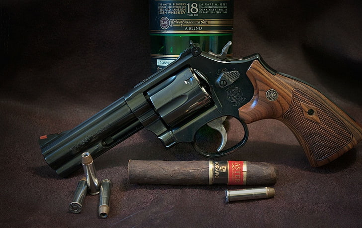 pistola, whisky, arma, revólver, cigarro, Smith & Wesson, municiones, S&W, Fondo de pantalla HD