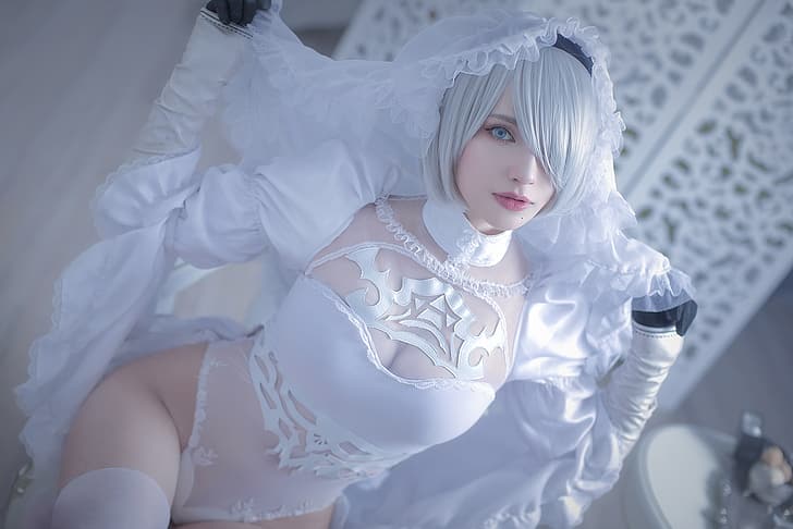 women, model, indoors, women indoors, cosplay, video games, video game characters, video game girls, Nier: Automata, 2B, Sai Westwood, 2B (Nier: Automata), white clothing, short hair, silver hair, thigh-highs, hair over one eye, looking at viewer, HD wallpaper