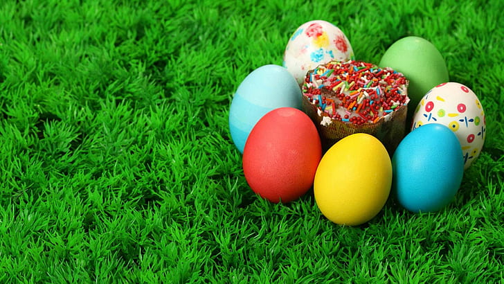 Разноцветные яйца и обсыпанный кекс в траве HD, разноцветные, кекс, яйца, трава, нарисованные, брызгает, HD обои