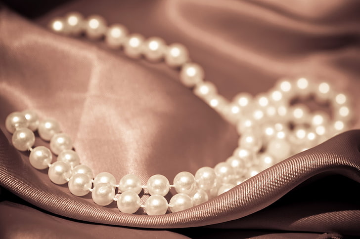 beaded white necklace, style, background, necklace, fabric, pearl, beads, decoration, luxury, widescreen, full screen, HD wallpapers, accessory, HD wallpaper