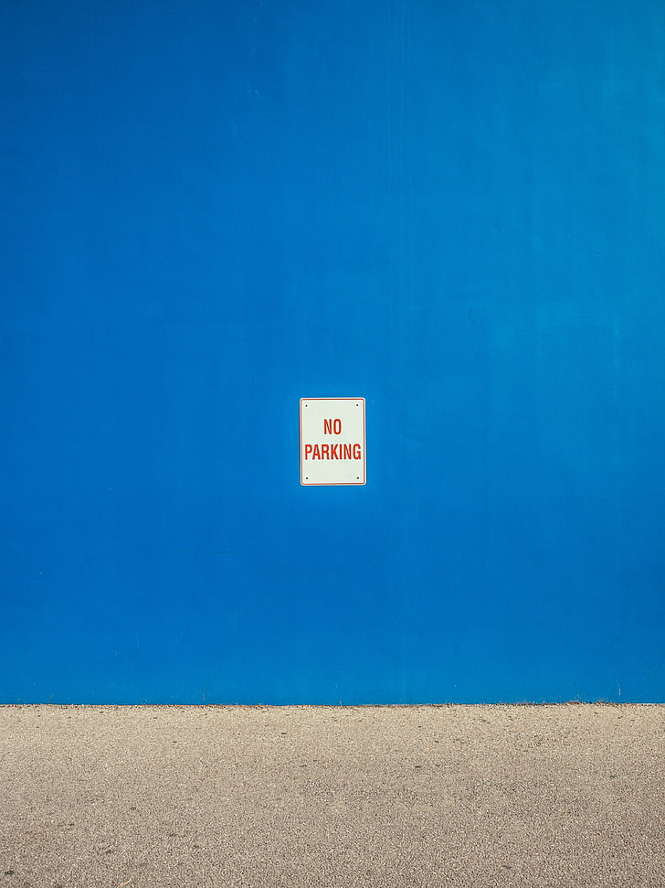No Parking Beschilderung, Schild, Wand, Minimalismus, blau, HD-Hintergrundbild, Handy-Hintergrundbild