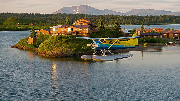 blue and white water plane, airplane, aircraft, landscape, USA, Alaska, lake, water, island, house, trees, forest, mountains, snow, rock, propeller, clouds, star engine, DeHavilland DHC-2 Beaver, HD wallpaper