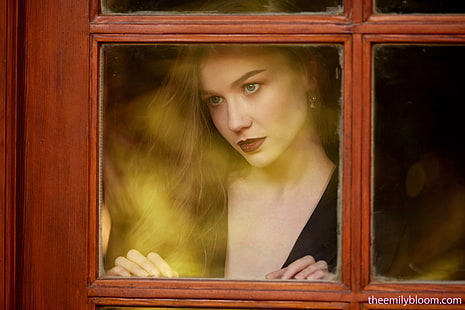 Emily Bloom, brunetka, kobiety, okno, odwrócenie wzroku, spojrzenie przez okno, Tapety HD HD wallpaper