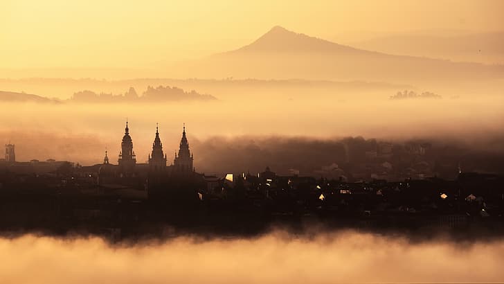 Santiago de Compostela, España, Galicia, cielo, niebla, luz del sol, aire libre, cielo anaranjado, paisaje urbano, Fondo de pantalla HD