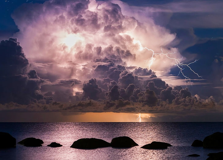 blått hav, blixtar, hav, sten, storm, moln, natt, natur, landskap, HD tapet