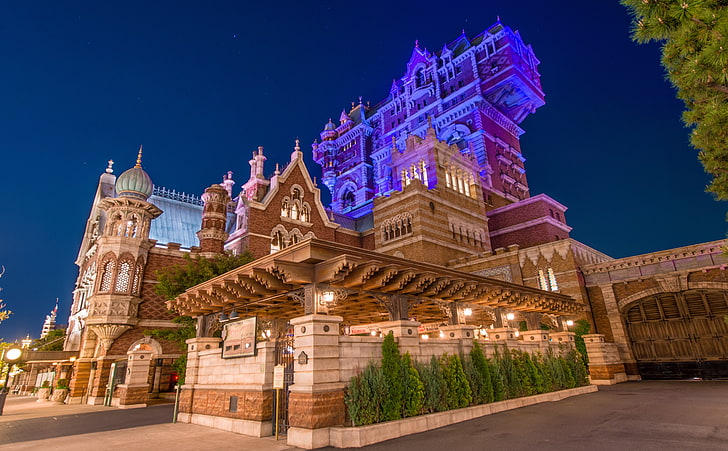 Torre del terror, castillo de hormigón marrón, Arquitectura, Crepúsculo, Tokyo Disney Resort, Tokyo DisneySea, Fondo de pantalla HD