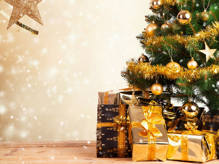 brown gift boxes and green Christmas tree, holiday, Wallpaper, toys, tree, gifts, tinsel, box, New Year, HD wallpaper
