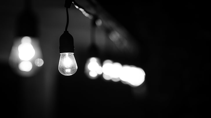 черно-белая подвесная лампа, фотография, монохромный, лампочка, боке, HD обои