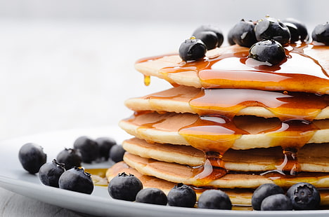 pancake with blueberries, berries, food, blueberries, honey, pancakes, HD wallpaper HD wallpaper