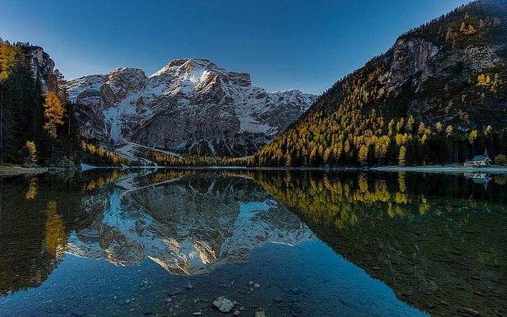 Cuerpo de agua y montañas, naturaleza, paisaje, lago, reflexión, montañas, bosque, otoño, puesta de sol, iglesia, nieve, Alpes, Italia, Fondo de pantalla HD
