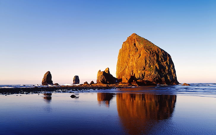 Кэннон Бич, штат Орегон, США, бурые скальные образования на поверхности воды, пляж, США, HD обои