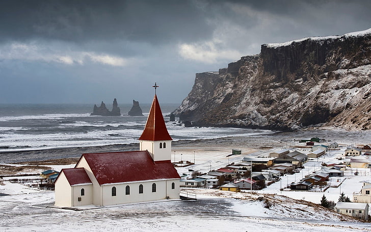 weiße und rote Kathedrale, Landschaft, Kirche, Klippe, Meer, Schnee, Winter, Island, vik, HD-Hintergrundbild