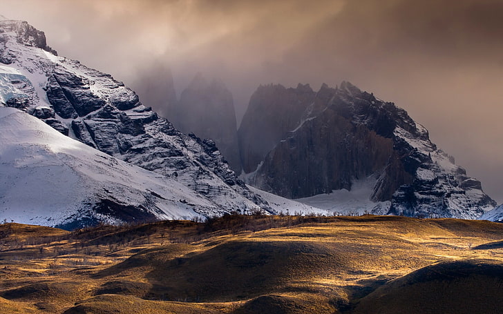 tapeta górska pokryta śniegiem, natura, krajobraz, góry, Chile, Andy, wzgórza, zima, śnieg, mgła, światło słoneczne, drzewa, skała, Tapety HD