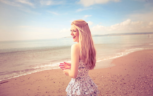 모래, 해변, 여름, 소녀, 풍경, 미소, 기분, 육지, 머리, 웃음, 손, HD 배경 화면 HD wallpaper