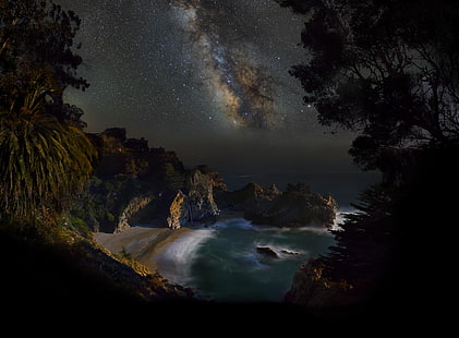 Tierra, Big Sur, California, McWay Falls, Vía Láctea, Montaña, Noche, Cielo, Cielo estrellado, Estrellas, Cascada, Fondo de pantalla HD HD wallpaper