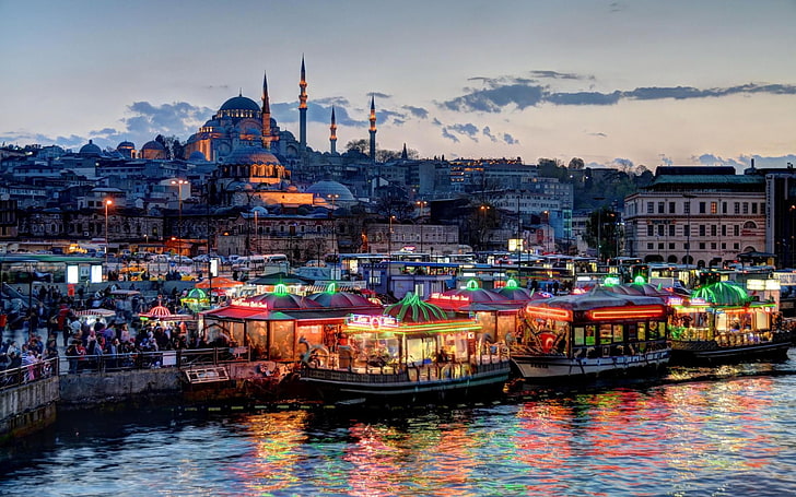 strutture in cemento bianco, moschea blu, Istanbul, Turchia, città, barca, paesaggio urbano, folle, moschea, luci, costa, architettura, Sfondo HD