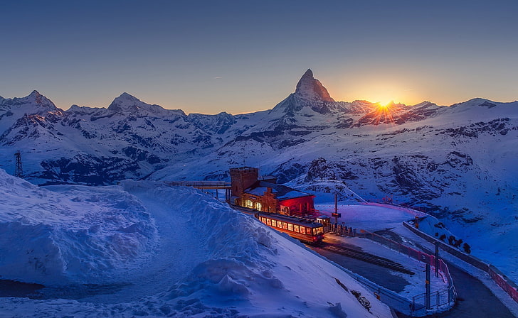 ภูมิทัศน์, ไฟ, Matterhorn, ภูเขา, ธรรมชาติ, ถนน, หิมะ, พระอาทิตย์ตก, สวิตเซอร์แลนด์, รถไฟ, สถานีรถไฟ, ฤดูหนาว, วอลล์เปเปอร์ HD