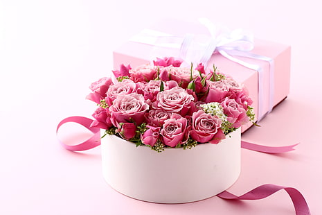 pink petal flower bouquet, box, gift, roses, bouquet, love, pink, heart, flowers, romantic, Valentine's Day, HD wallpaper HD wallpaper