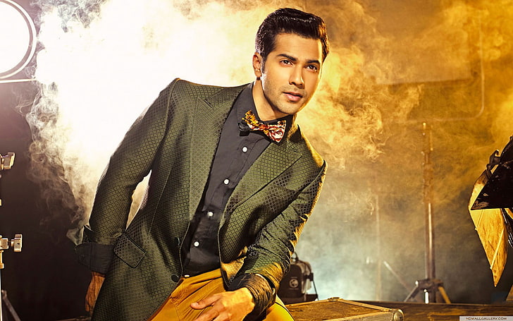 Varun Dhawan Latest Photoshoot, Men's Grey Peaked Lapel Suit Jacket, Bollywood Celebrities, Męskie gwiazdy, Aktorka, Bollywood, Tapety HD