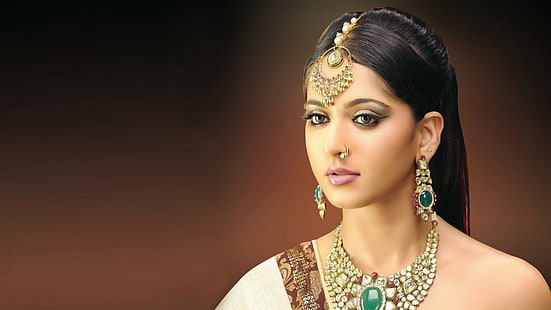 da donna color oro con collana e orni di pietre preziose verdi, Anushka Shetty, 4k, foto, bollywood, Sfondo HD HD wallpaper